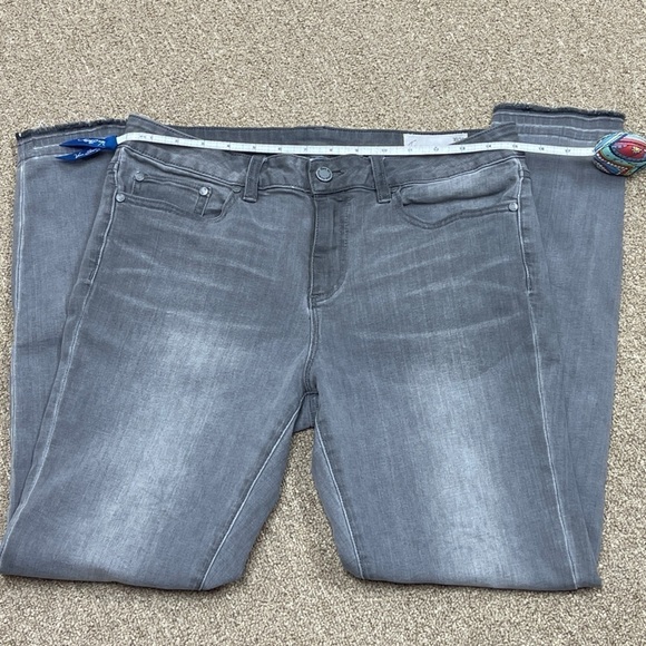 Two By Vince Camuto: Women's Gray Jeans Raw Hem, Size 30 - Picture 6 of 11